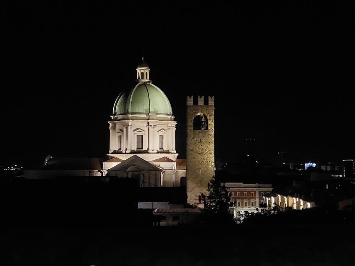 Fiordiluna, Nel Cuore Di Brescia Hotel Exterior foto